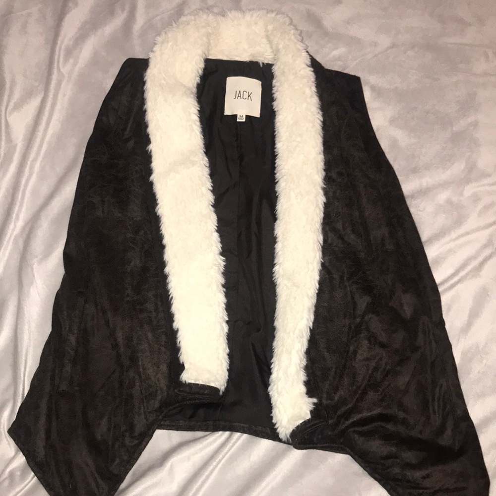 Jack brand fuzzy vest 🖤